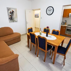 apartments-bene-rab.primorje-gorskikotar.com/